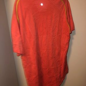 Luluemon tshirt